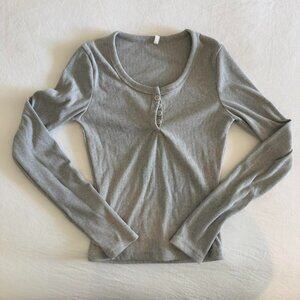 Grey long sleeve button up top women’s Henley